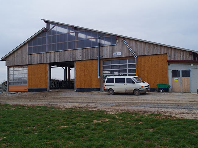 Bodendeckelschalung mit Lichtplatten, Rolltor, Holzschubtore