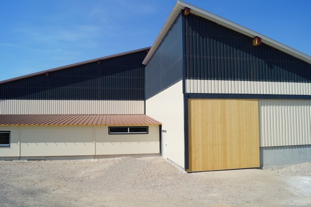 Reithalle mit Stallung und Sozialräume