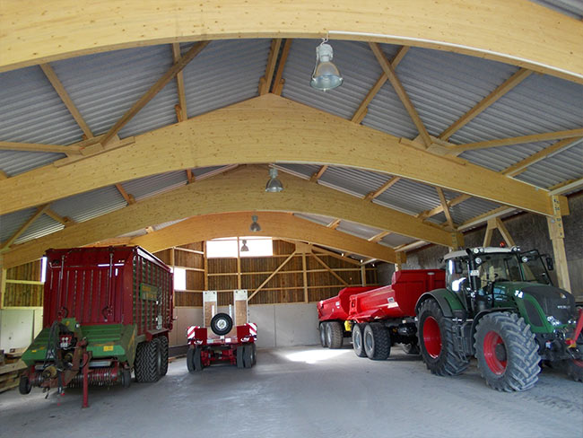 Sattedachbinder Maschinenhalle mit Trapezblech und Antitropfbeschichtung