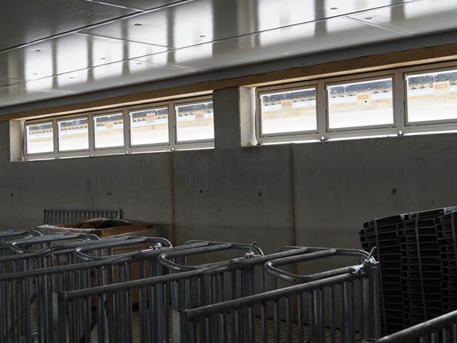 Betonwand gedämmt mit Lichtband