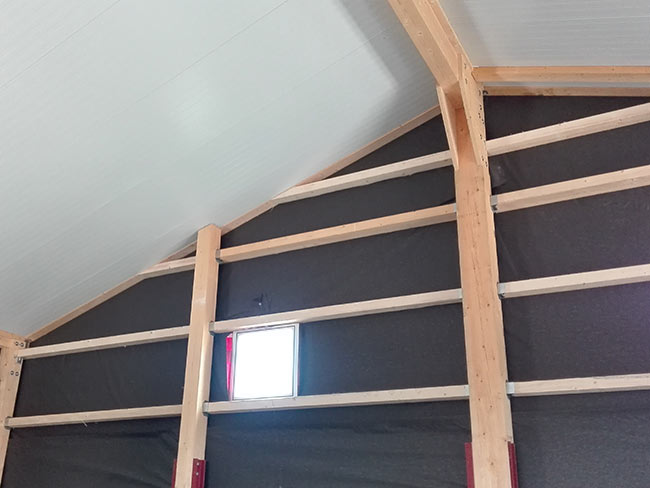 Pfettensystem mit Trapezblech und Dämmung mit Sandwichplatten