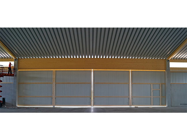 Stahlbetonstützen bei grossem Torfeld von 20 m