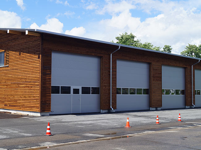Produktionshalle Holzfassade