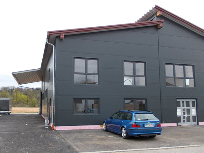 Produktionshalle grosses-Vordach
