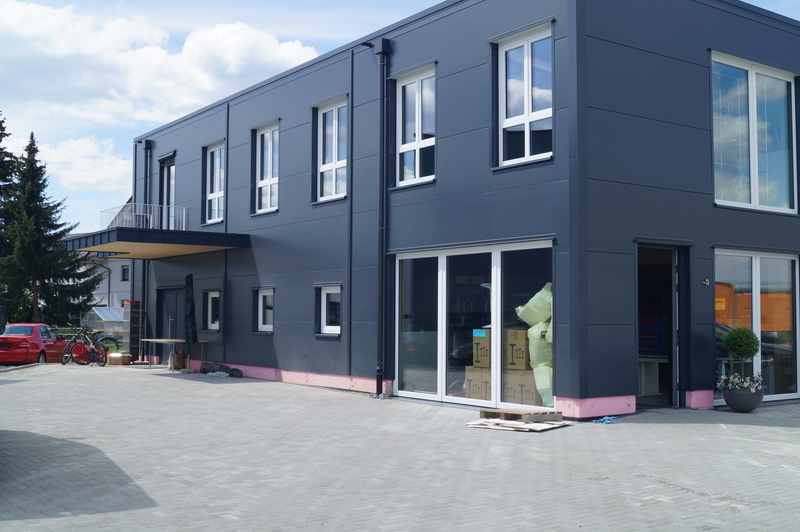 Büro und Verkaufsgebäude 1