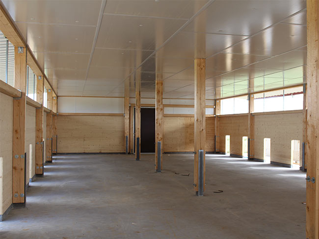 Decke gerade, abgehängt mit Dämmplatten