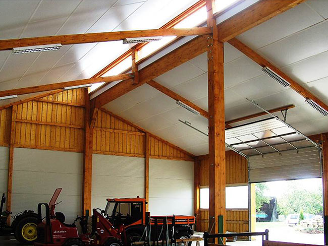 Trapezblech mit abgehängten Dämmplatten