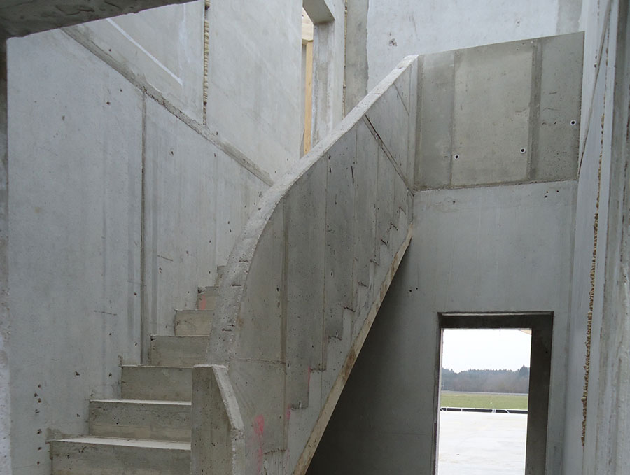 Stahlbetontreppe mit Zwischendecke aus Stahlbeton - Beispiel 2