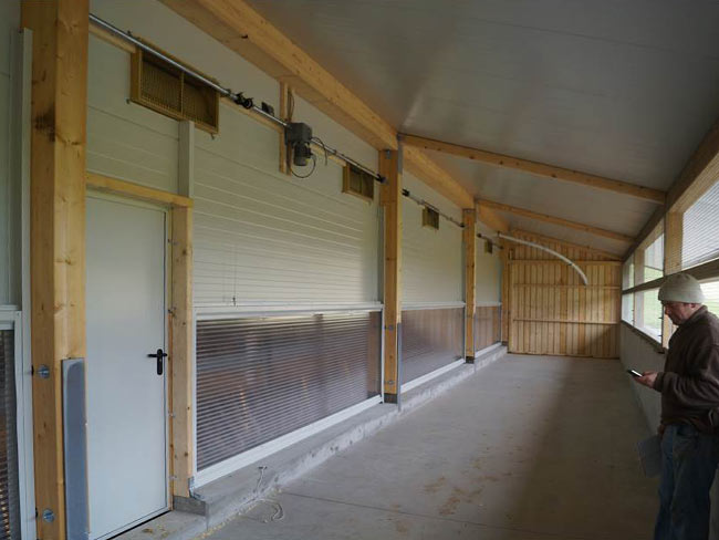 Wertvoller Lichteinfall in das Stallgebäude